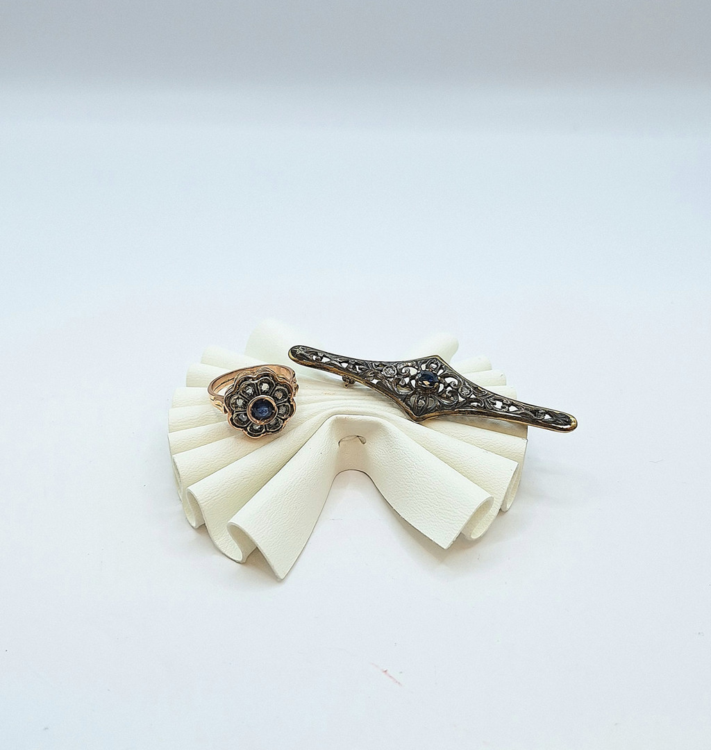 Anello spilla oro argento pietre diamanti 