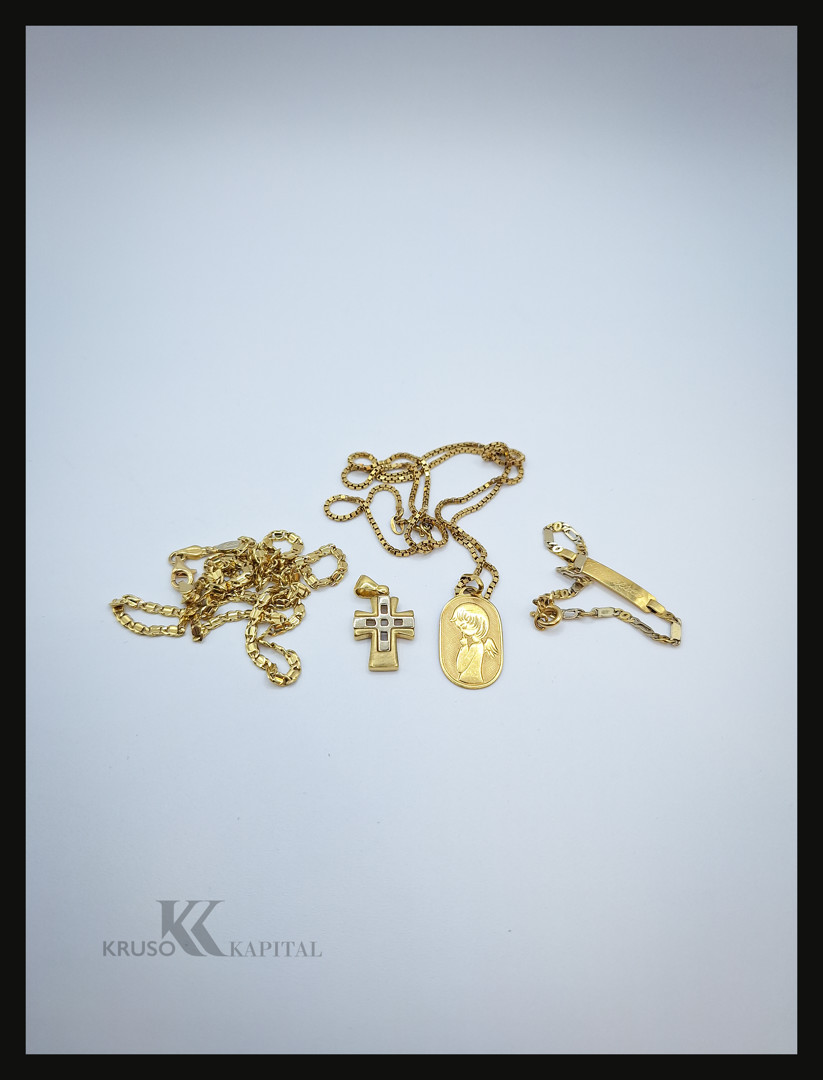 Due collane due ciondoli e bracciale oro 