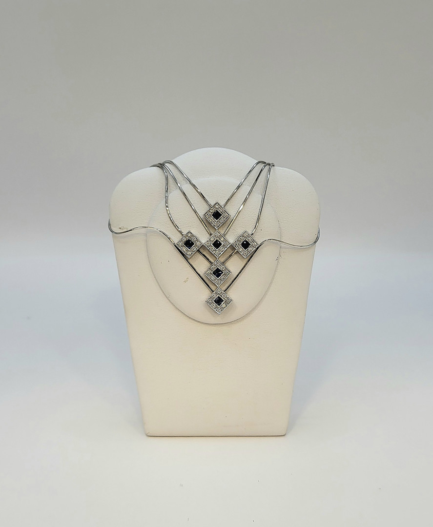 Collana e croce a firma Salvini oro pietre diamantini