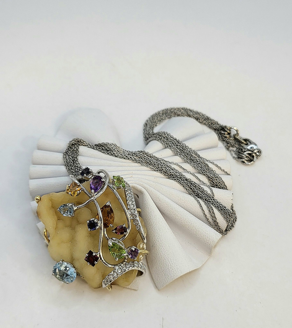 Collana e ciondolo ro pietre diamantini