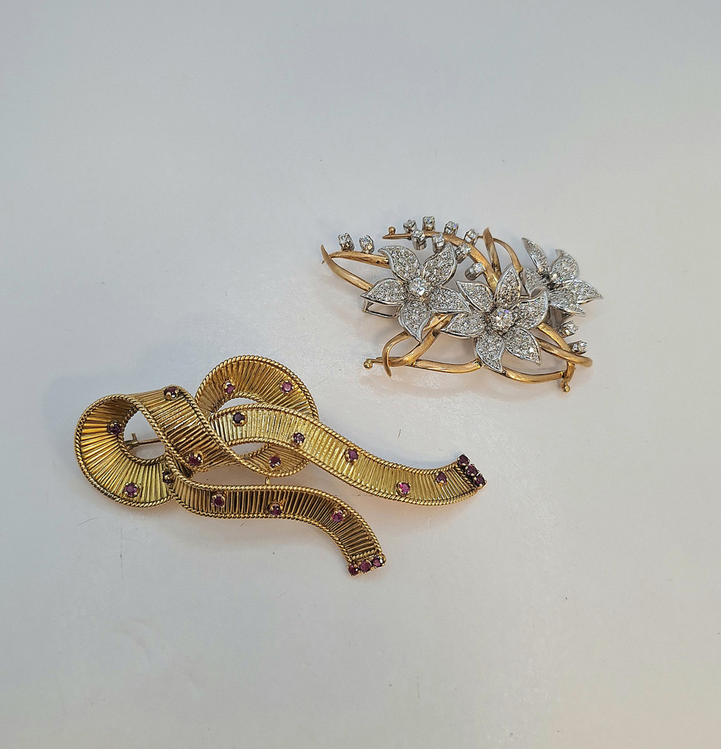 Due spille oro pietre diamanti