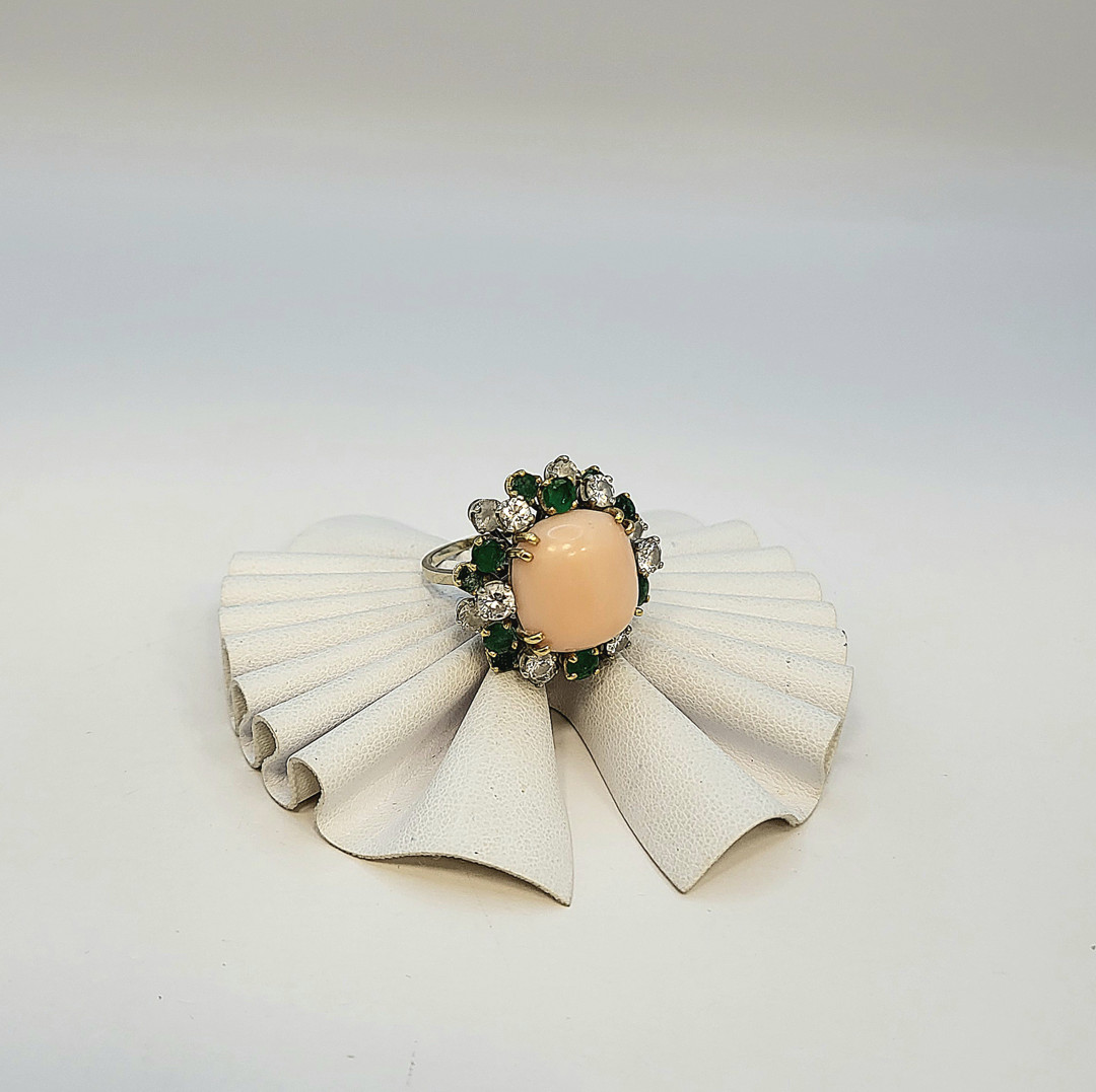 Anello oro pietre corallo diamanti