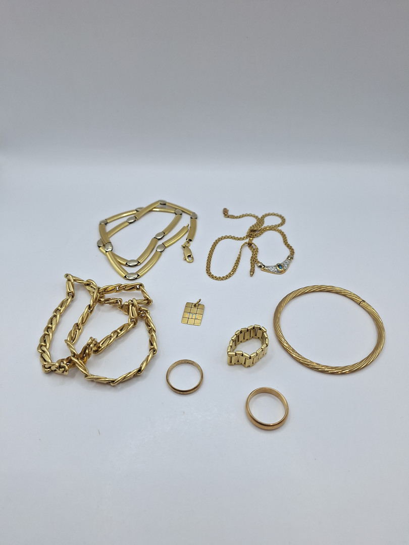 Vari oggetti oro pietre 