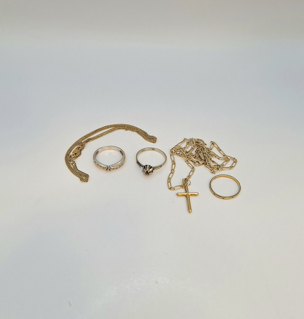 Vari oggetti in oro pietre 