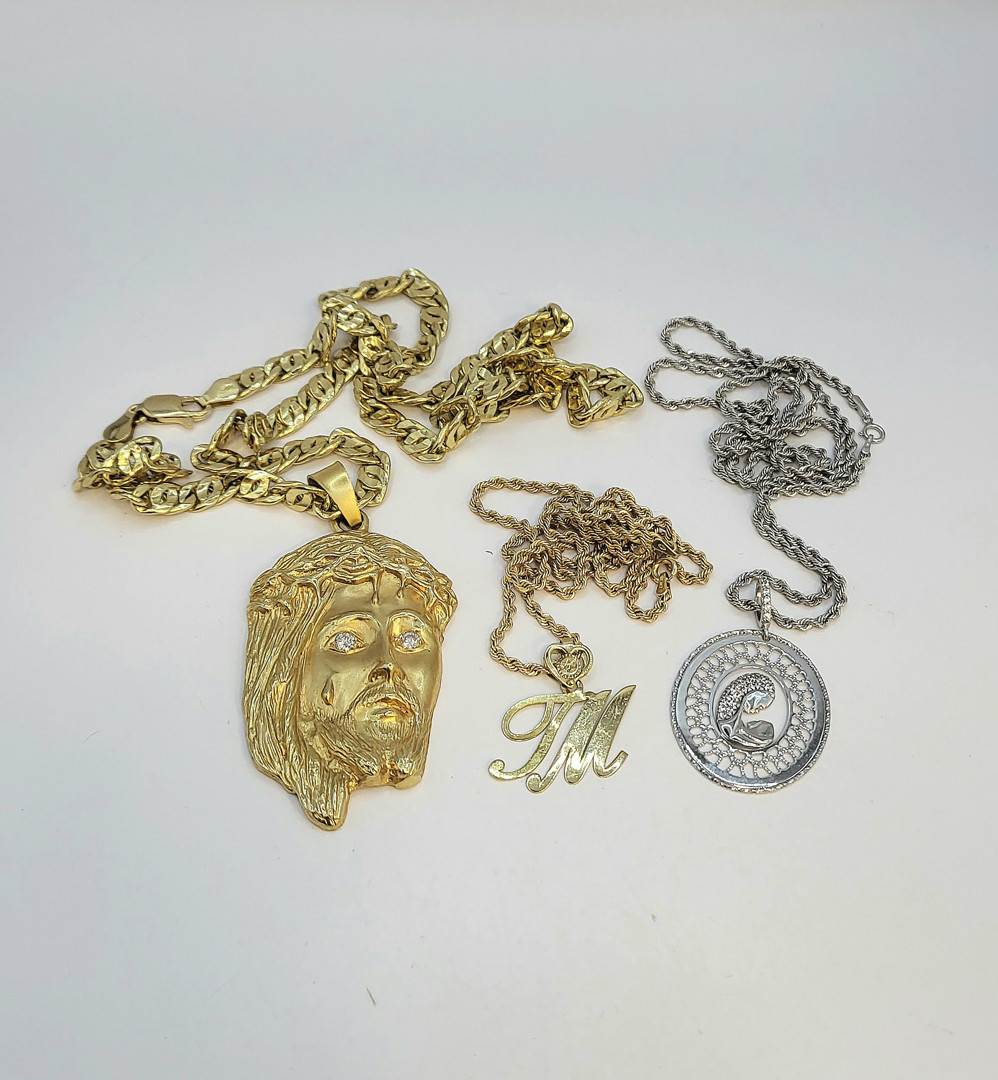 Vari oggetti oro pietre diamantini