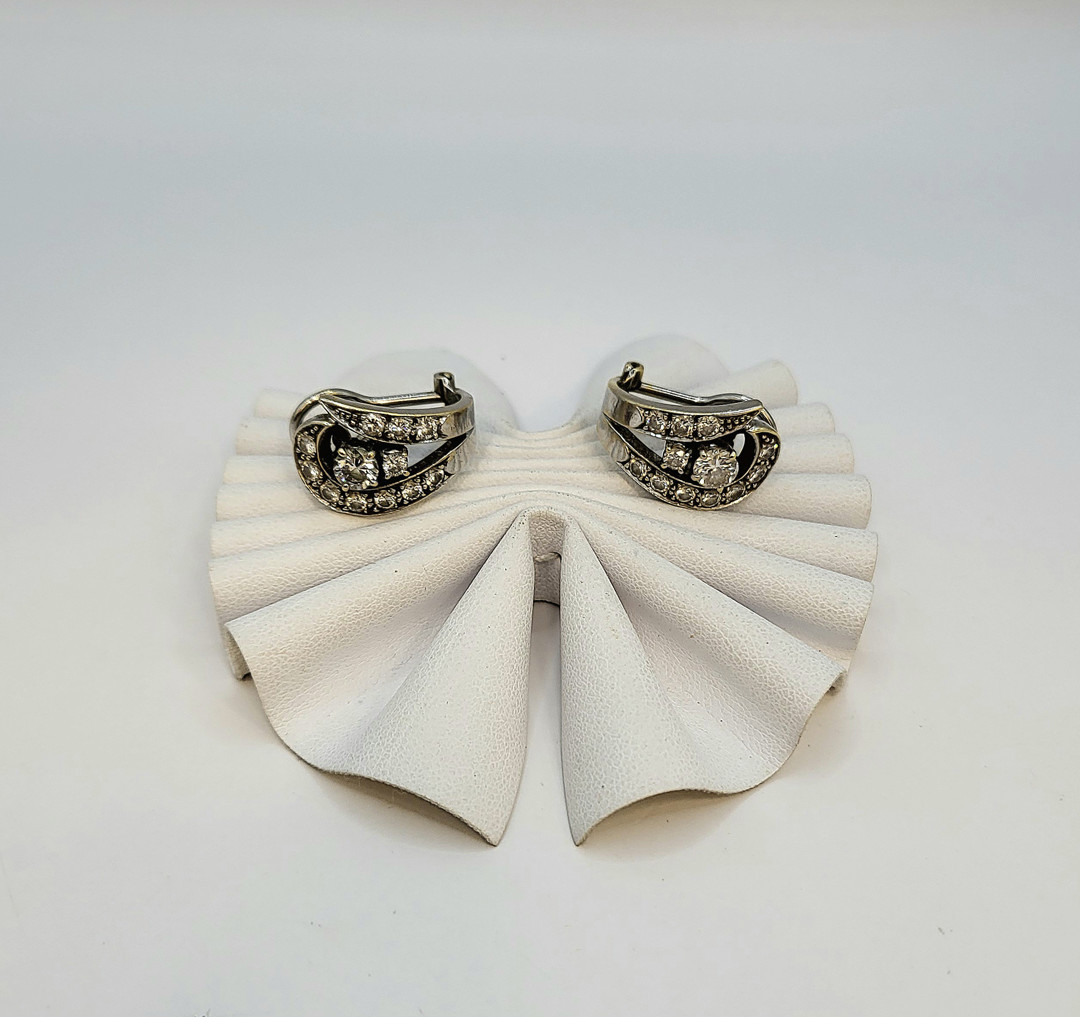 Paio orecchini oro diamanti