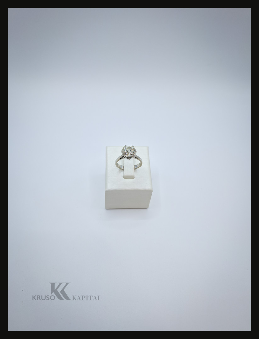 Anello oro con diamante