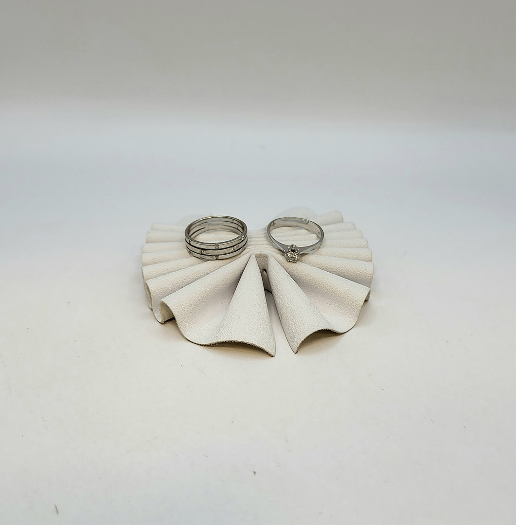 Due anelli oro diamantini