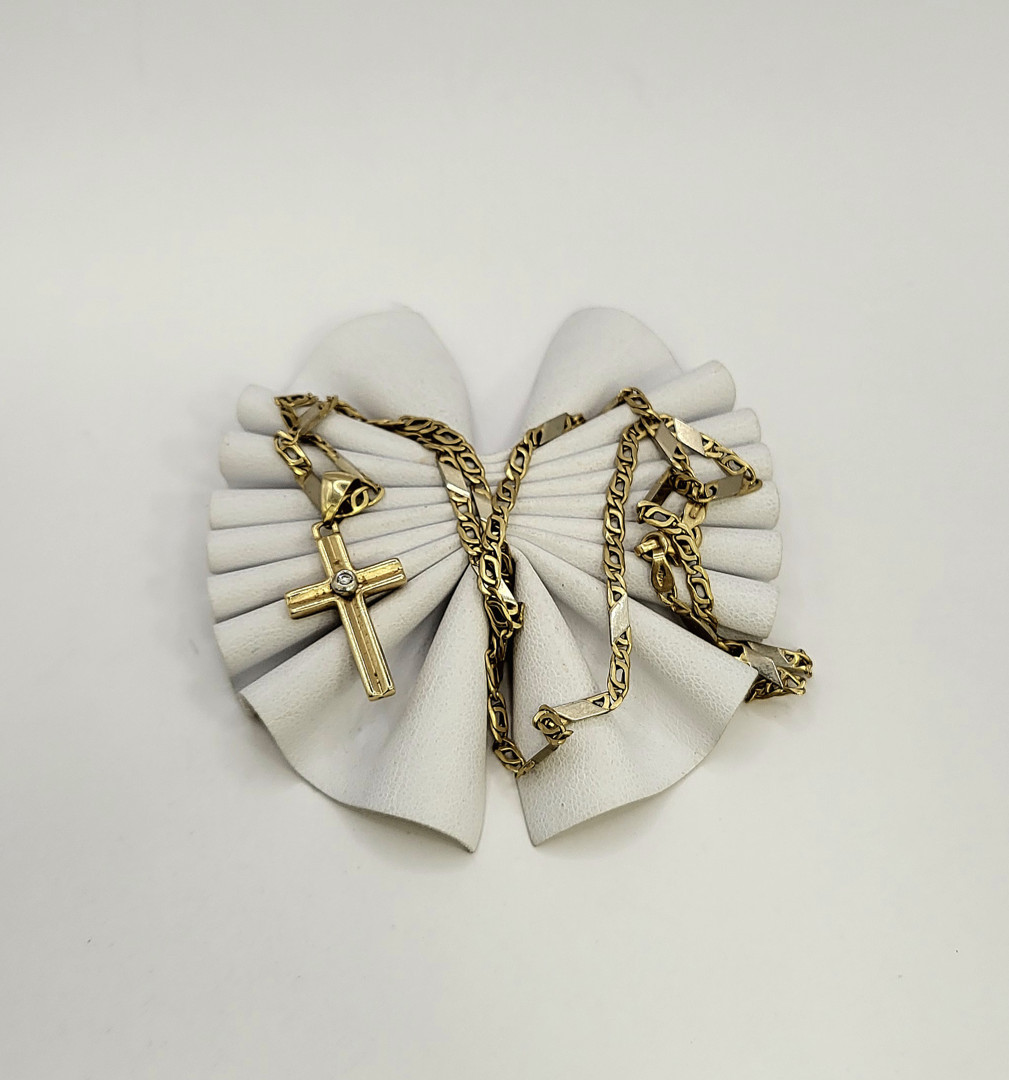 Collana e croce oro