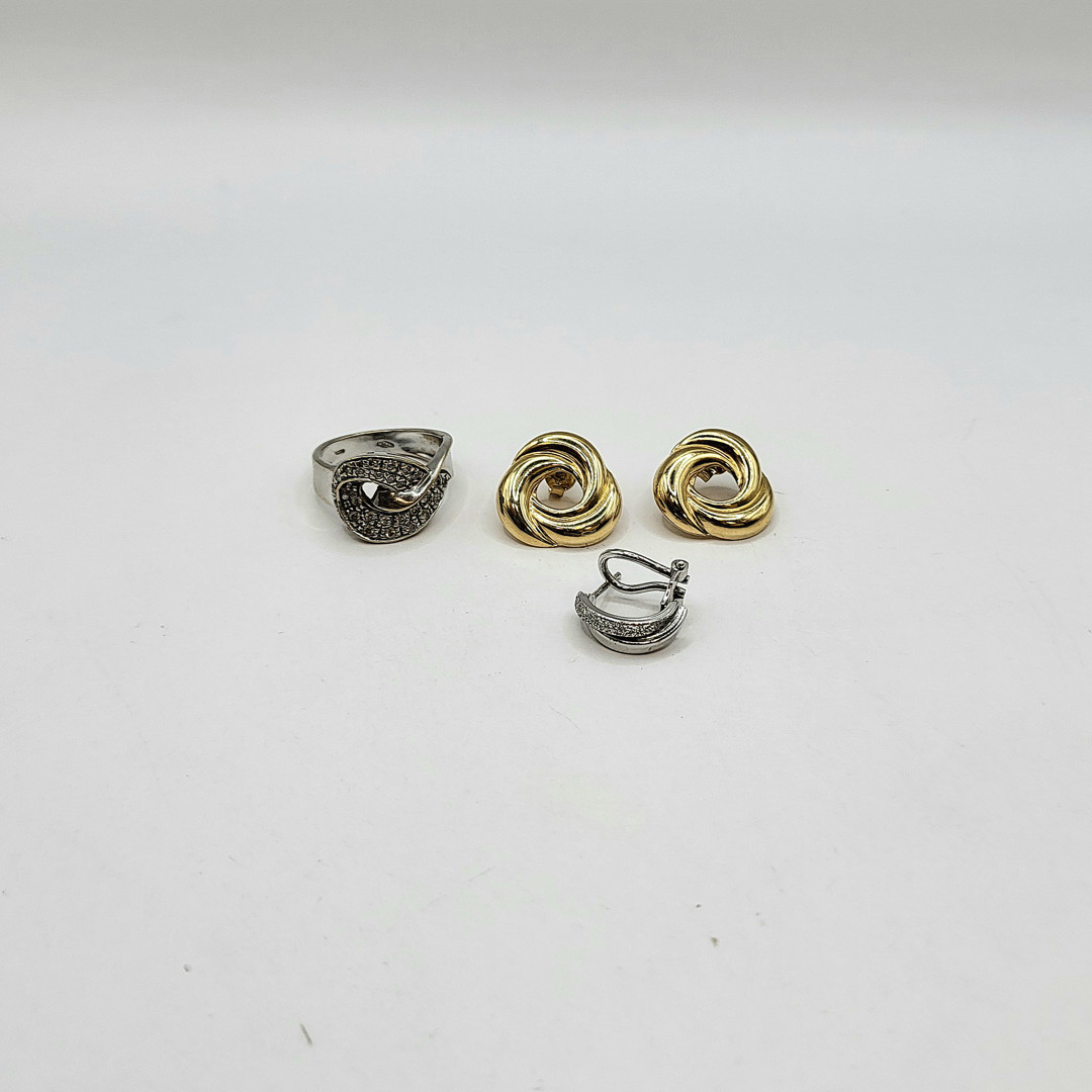 Vari oggetti oro pietre