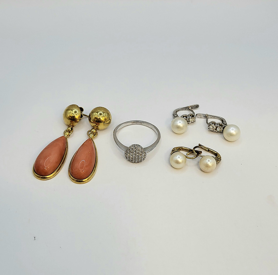 Anello 3 paia orecchini oro corallo perle coltivate diamantini