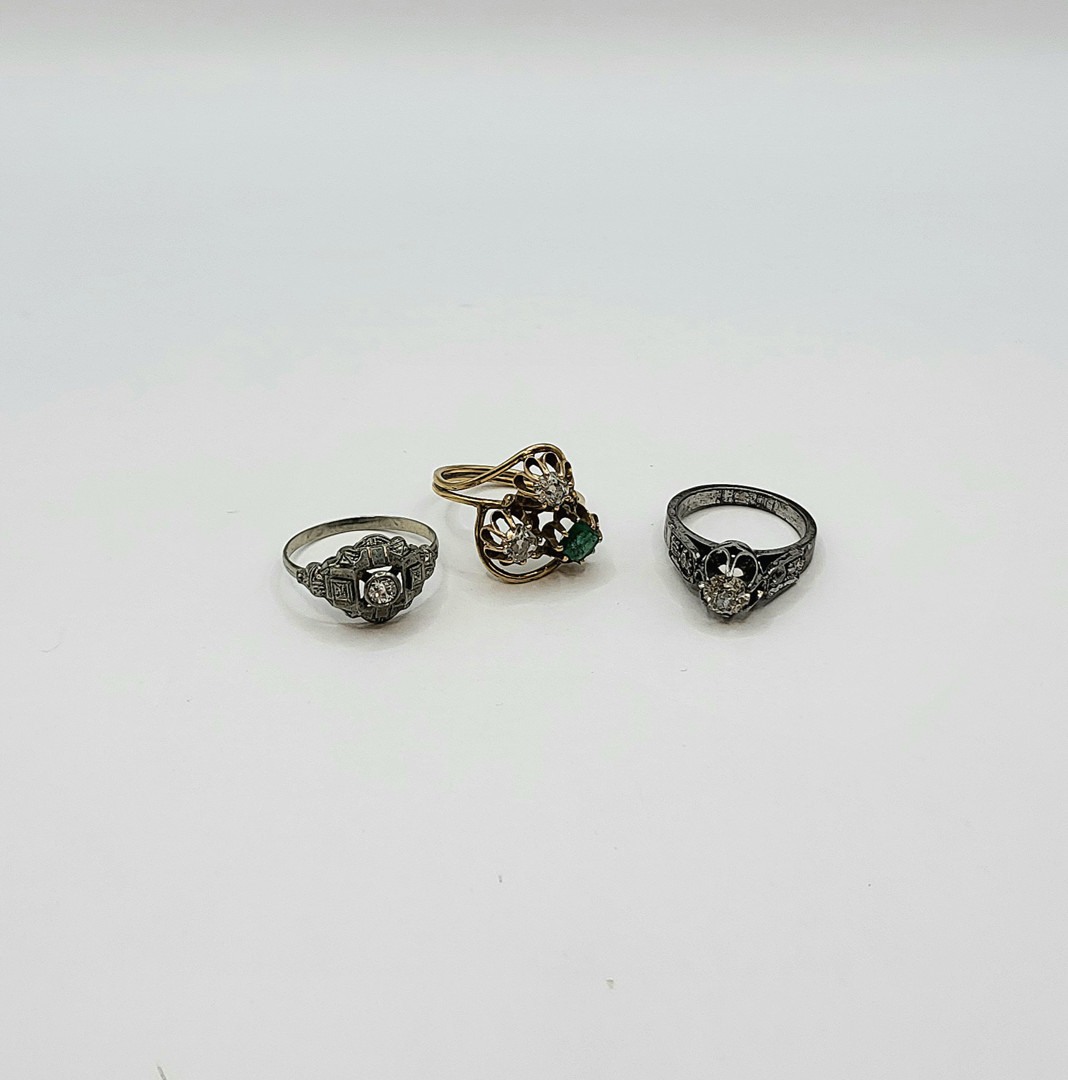 Tre anelli oro argento pietre diamanti