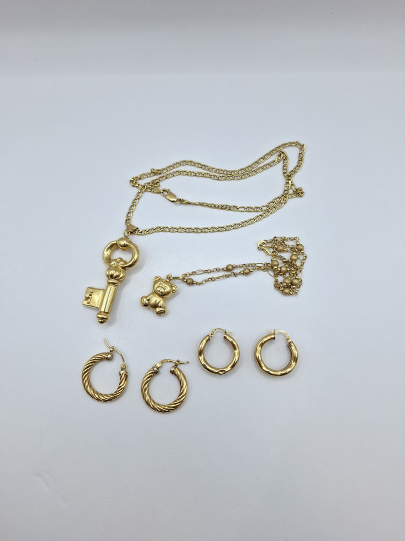Vari oggetti in oro 