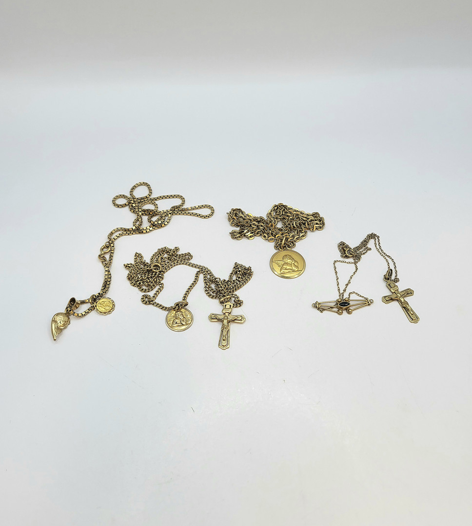 Vari oggetti oro pietra