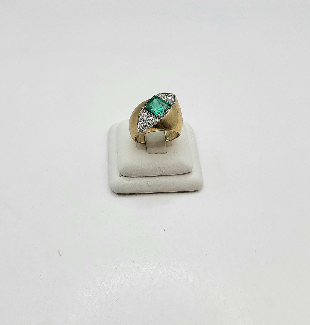 Anello oro pietra diamanti