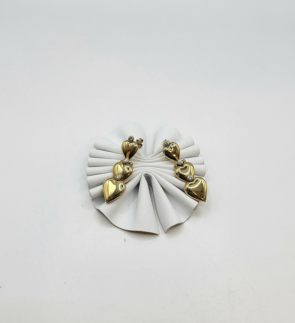 Un paio orecchini oro pietre