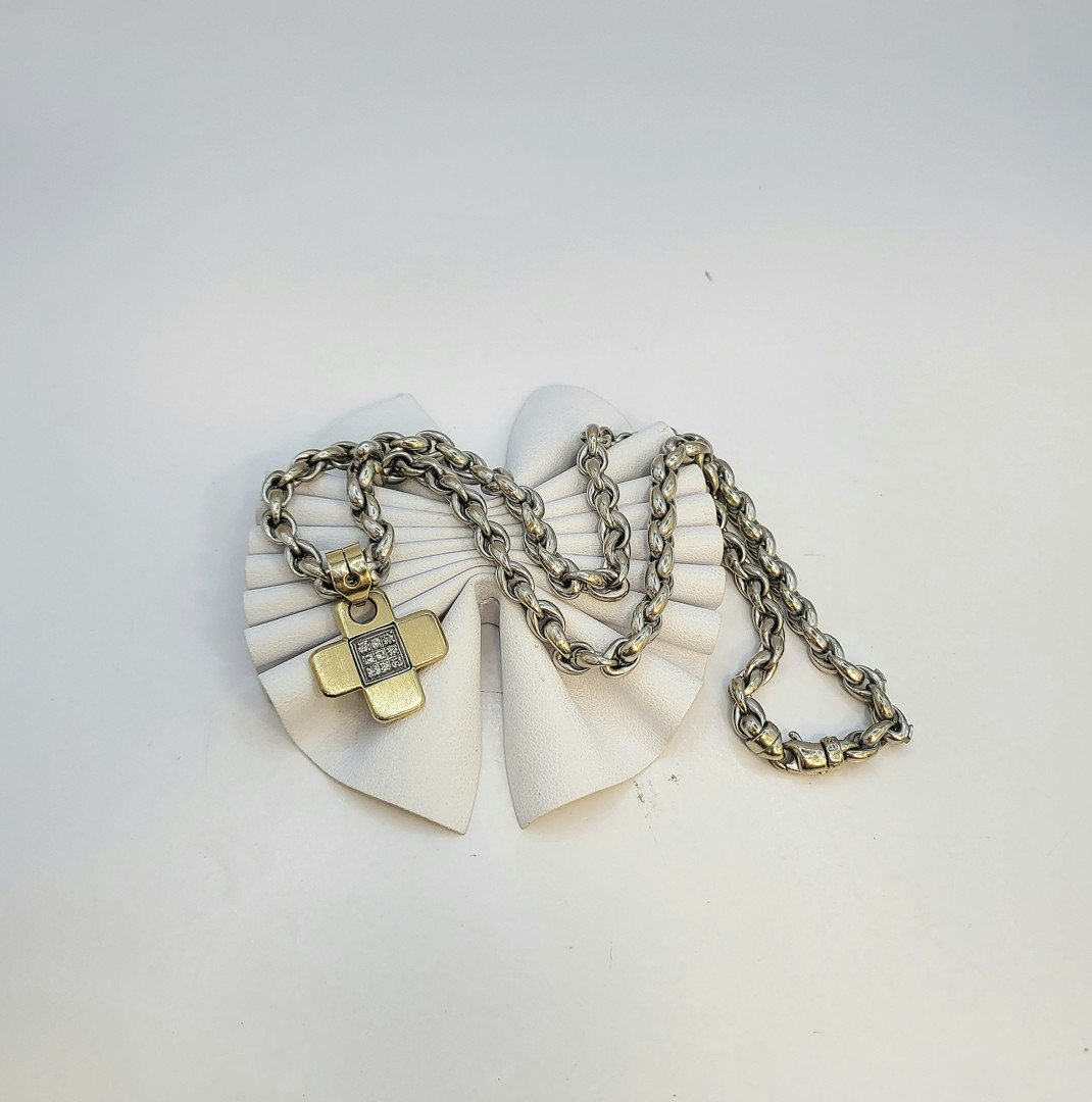 Collana e croce oro diamantini