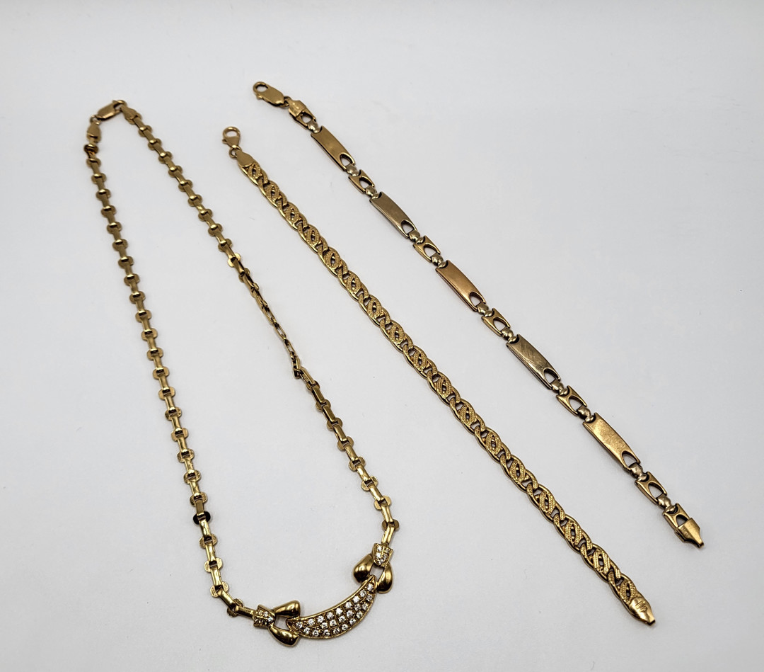Due bracciali collana oro pietre