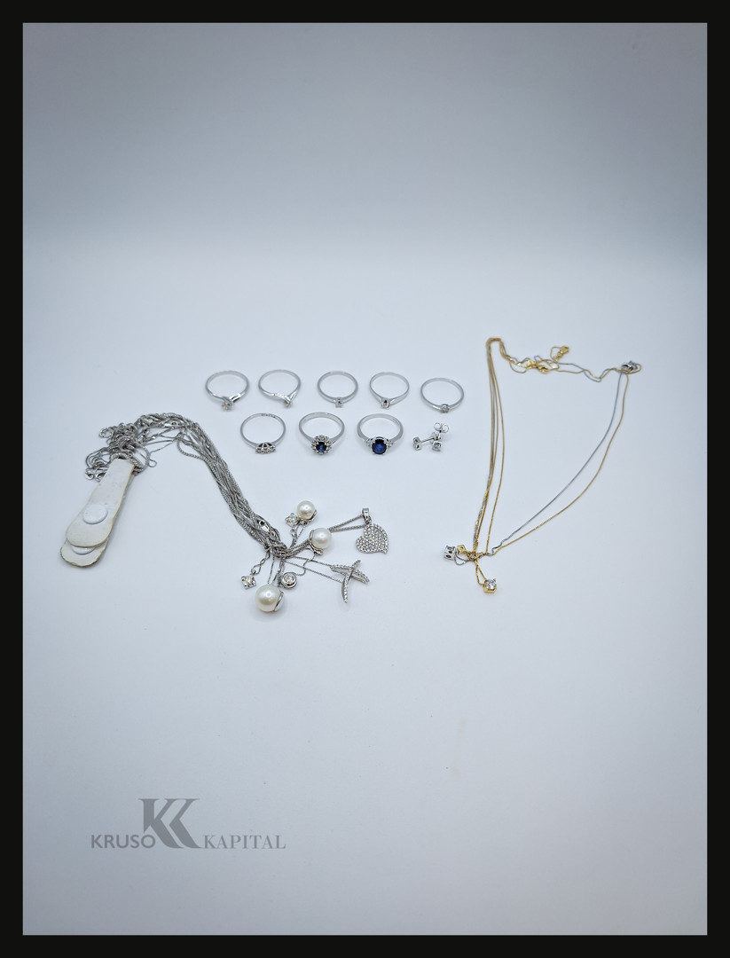Vari oggetti in oro diamantini pietre perle 