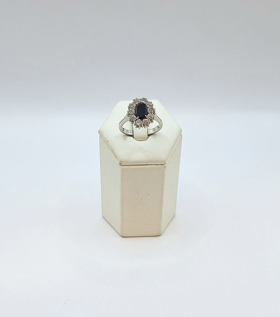 Anello oro pietra diamanti