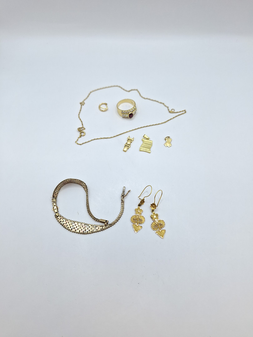 Vari oggetti oro pietre 