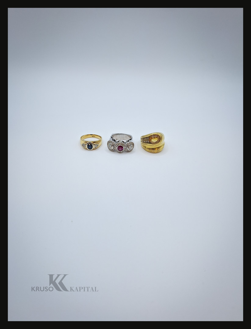Tre anelli oro diamanti pietre