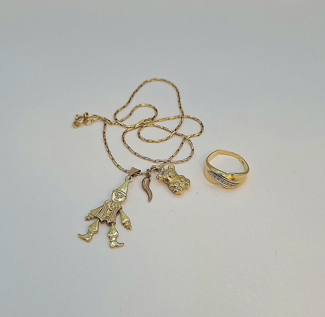 Vari oggetti oro diamantini