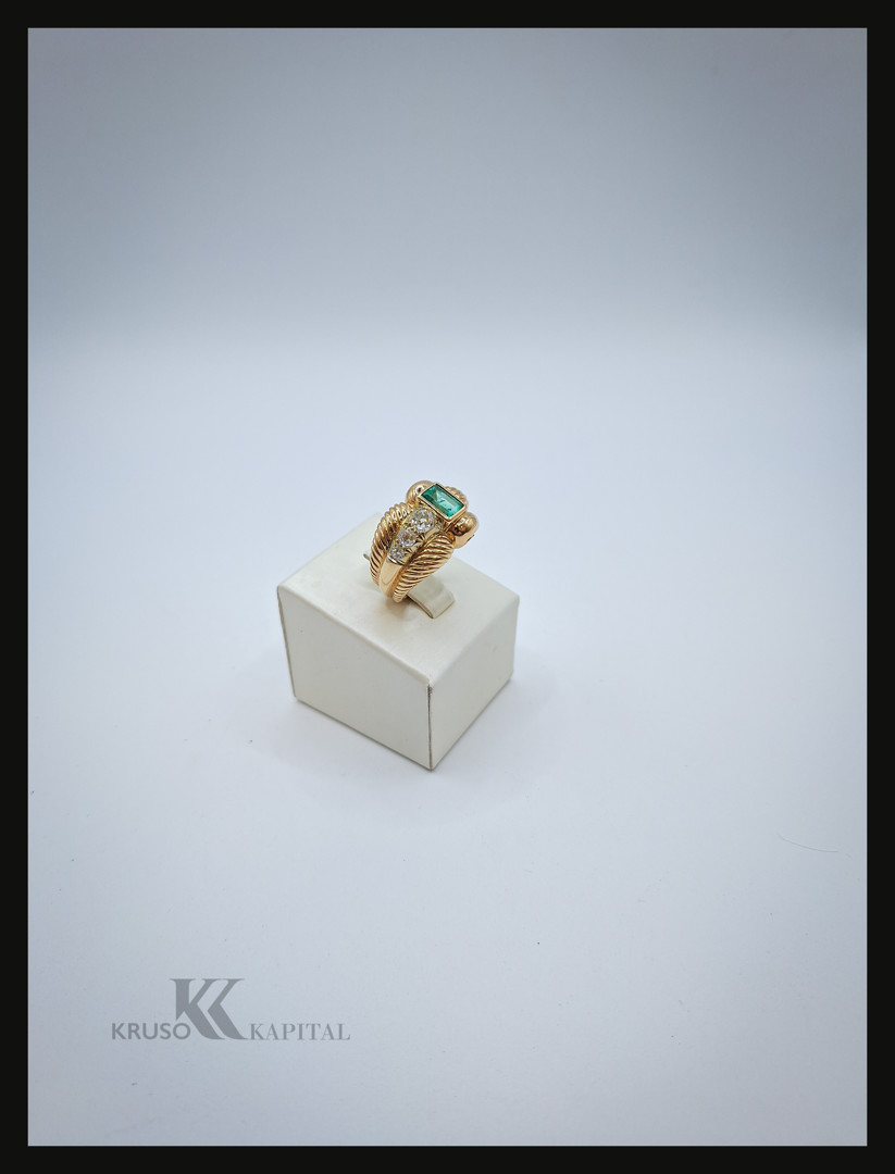 Anello oro pietra diamanti