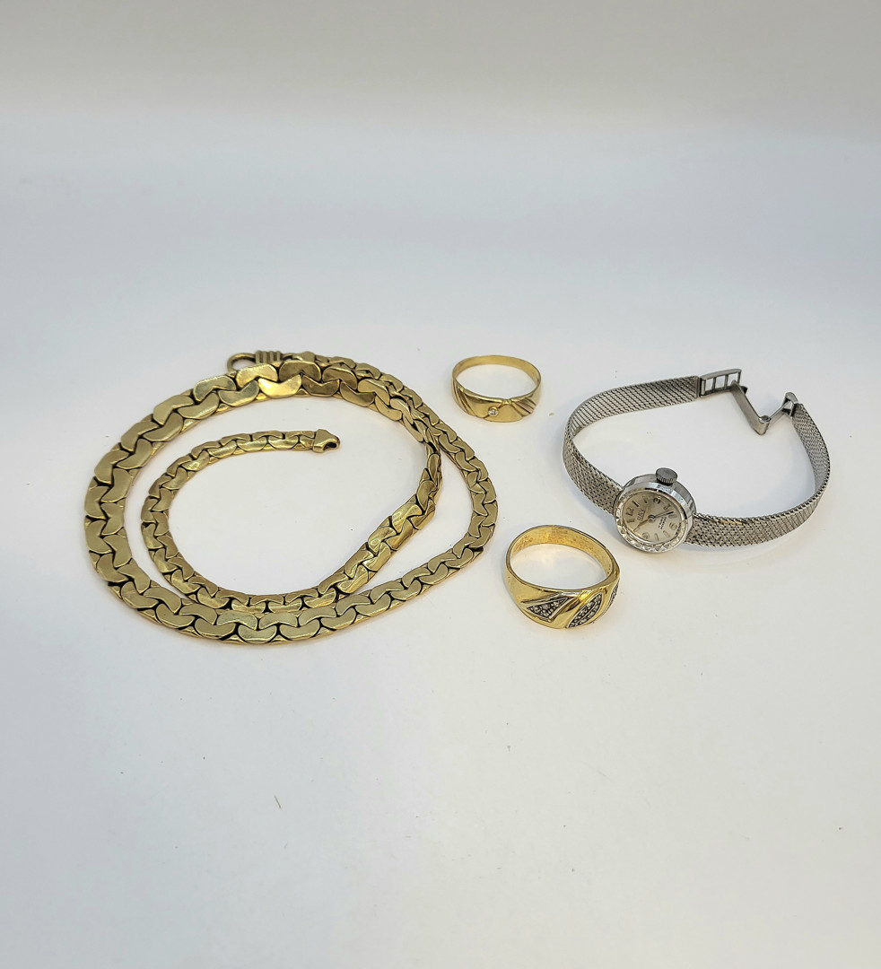 Vari oggetti in oro pietre diamantini