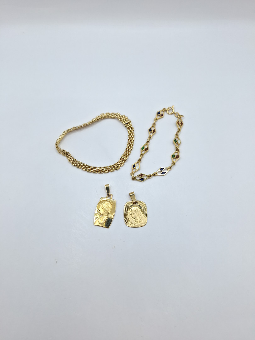 Vari oggetti oro pietre