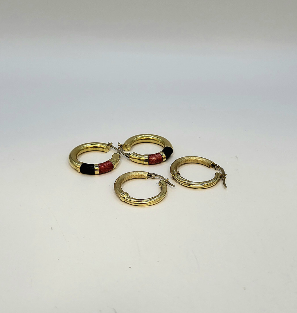 Due paia orecchini oro 