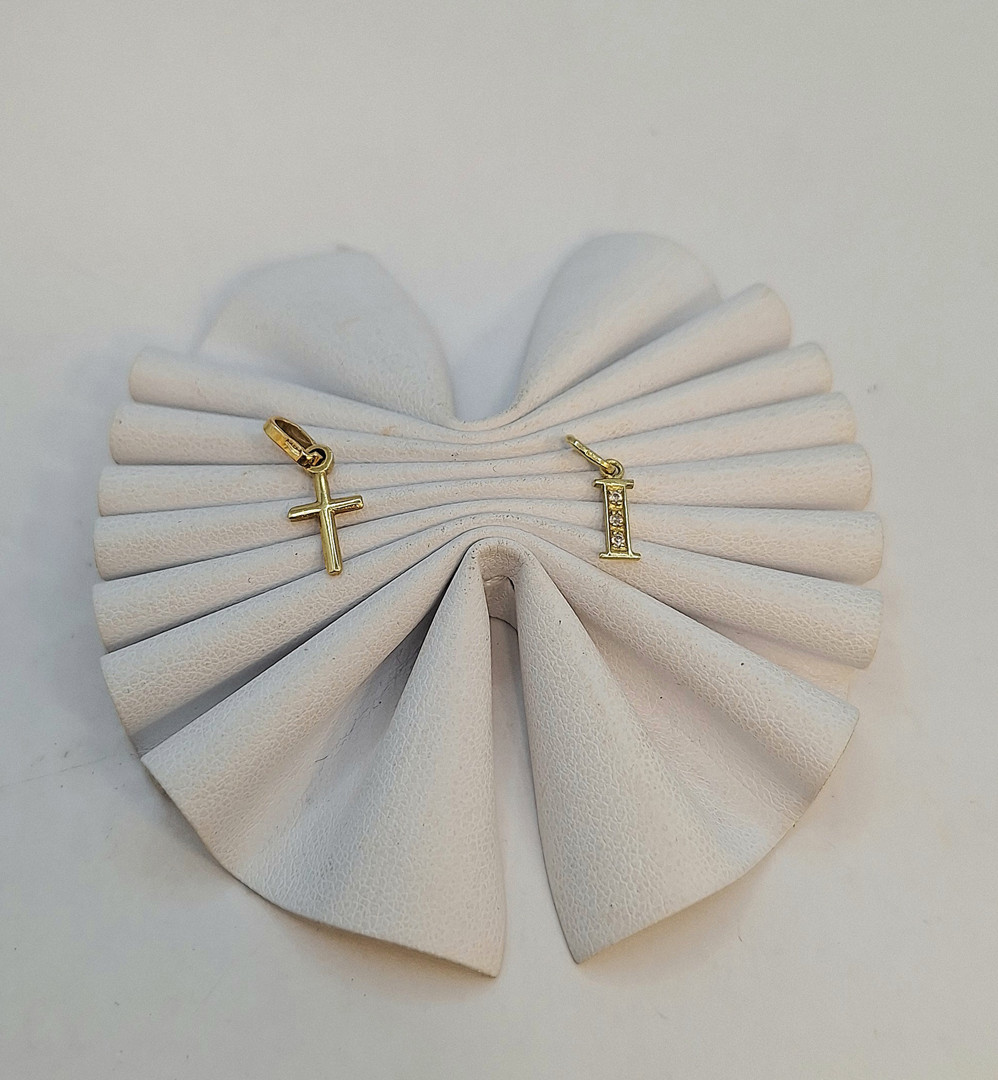 Due ciondoli oro pietre