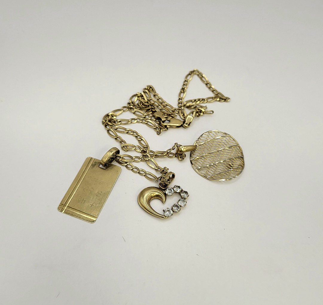 Collana e tre ciondoli oro pietre 