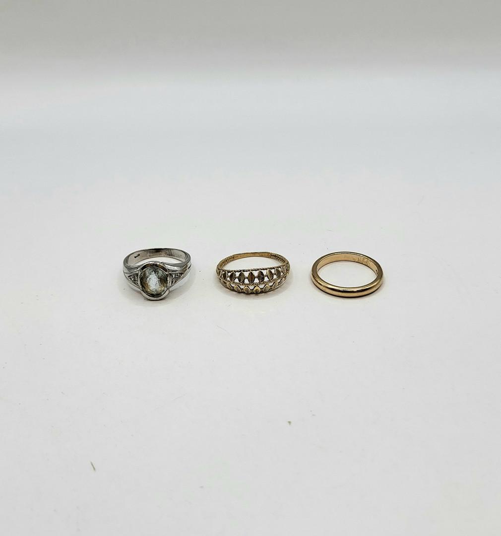 Tre anelli oro pietre