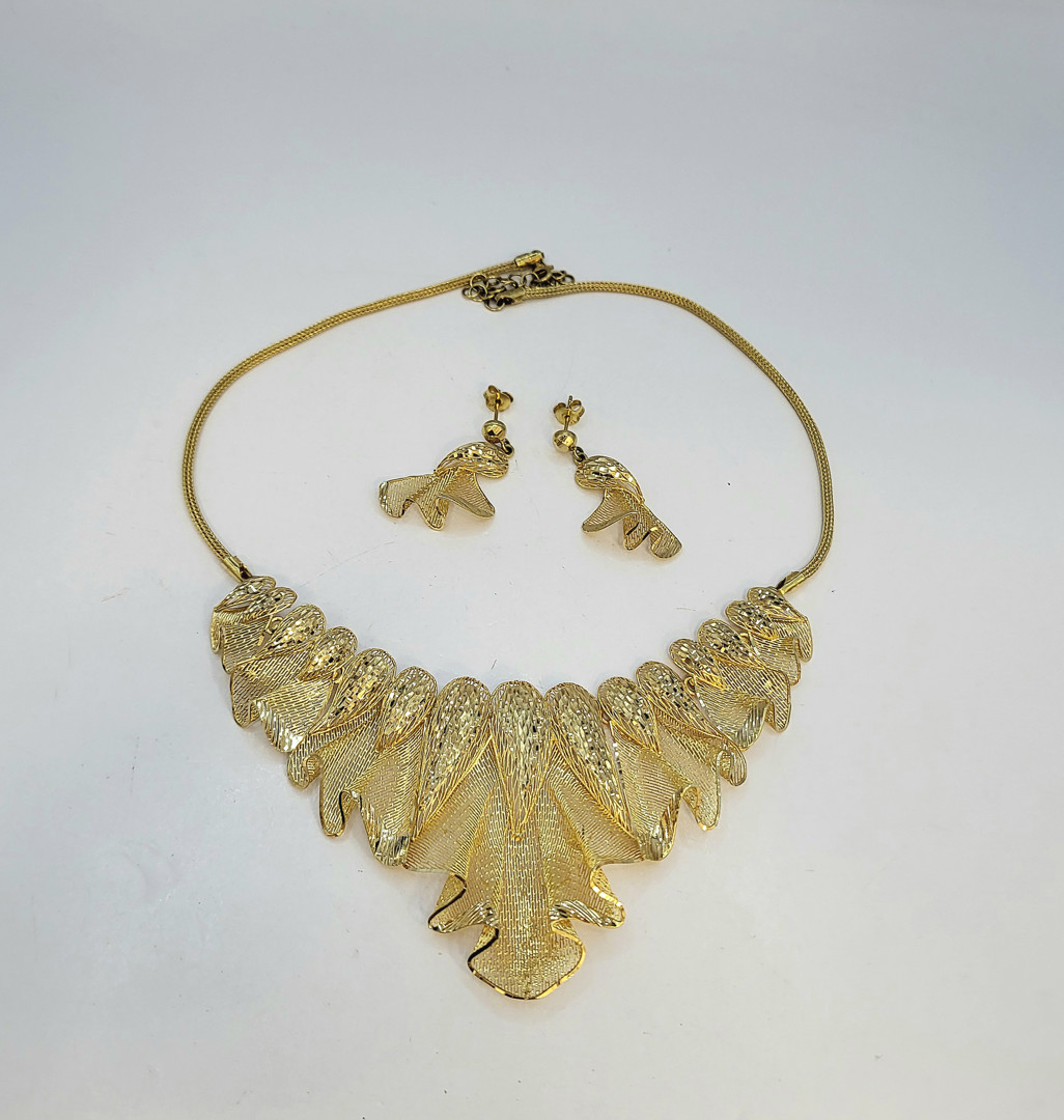 Collana e paio orecchini oro