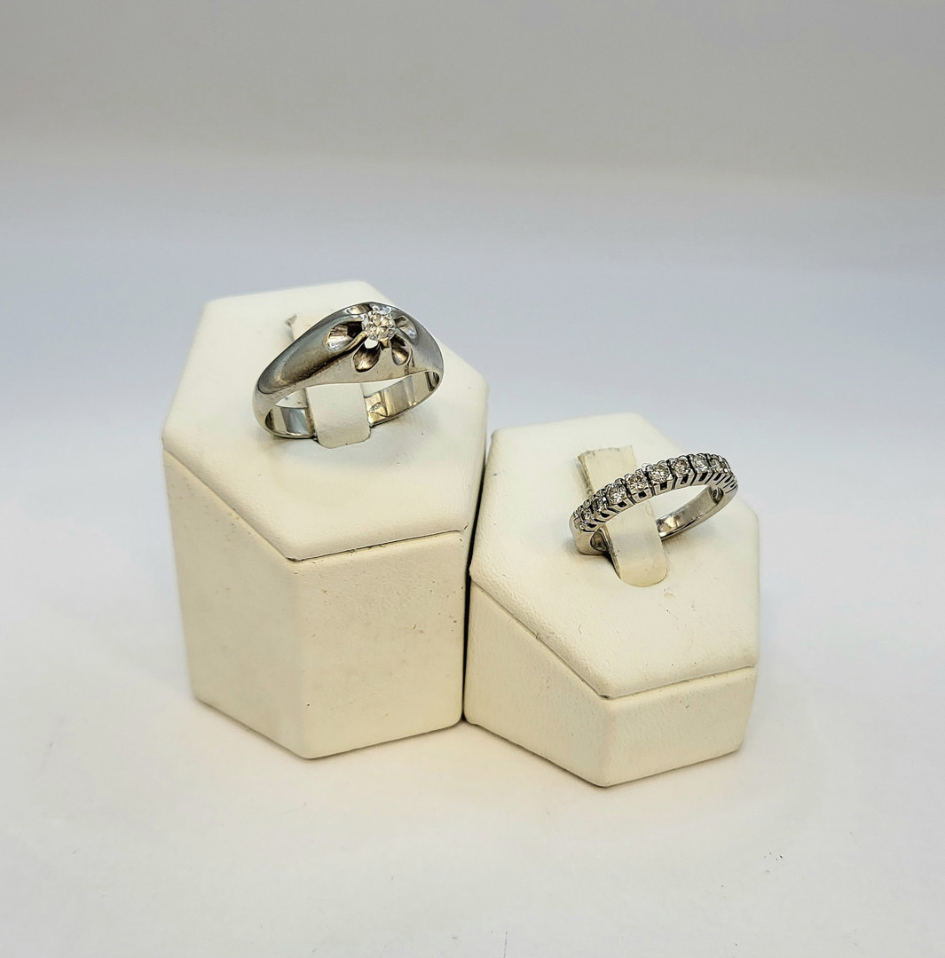 Due anelli oro diamanti 