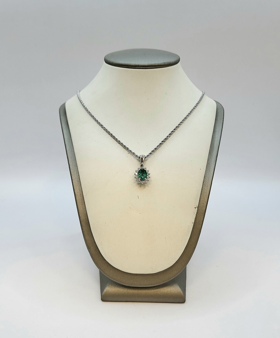 Collana e ciondolo oro pietra diamantini