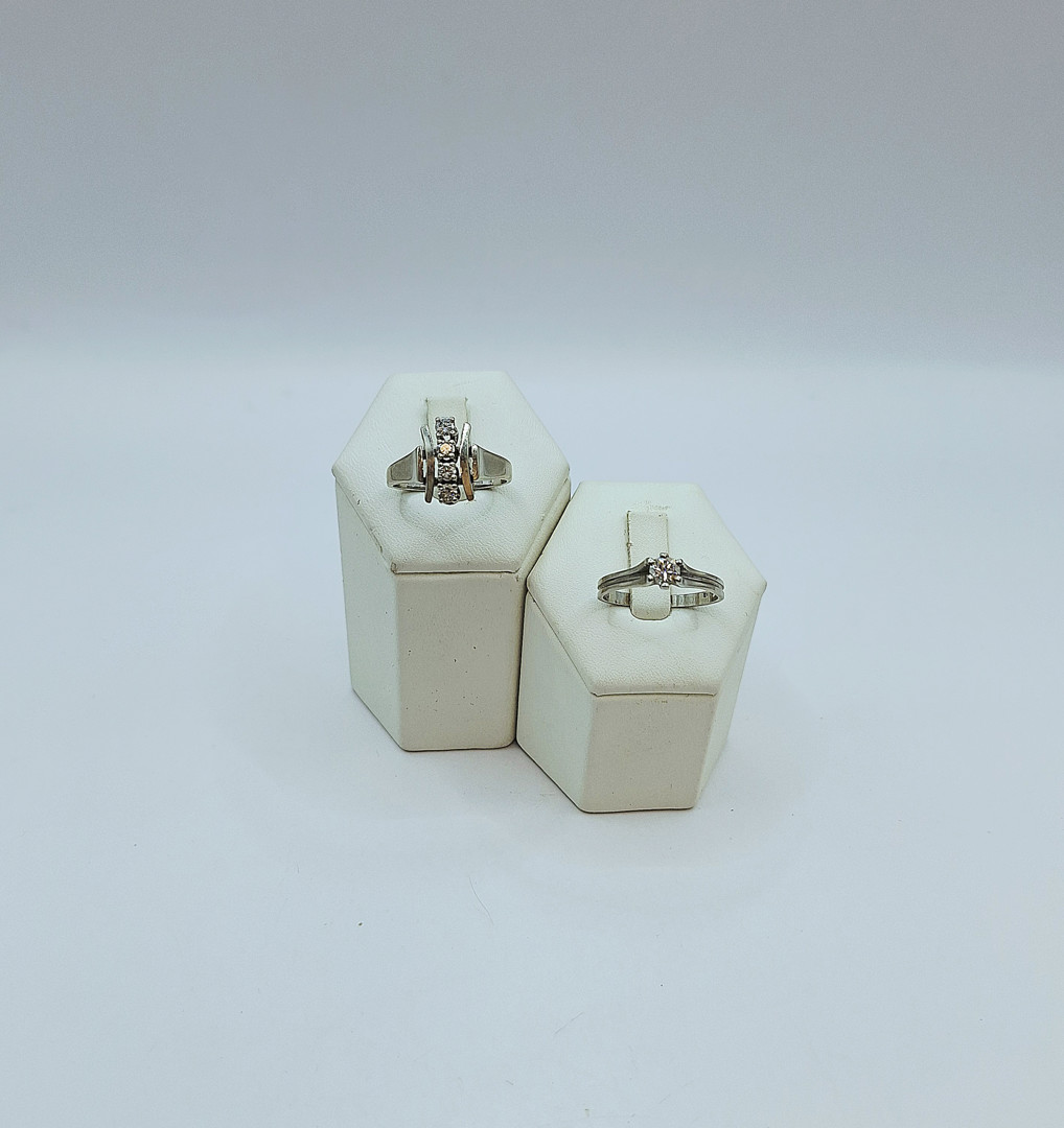 Due anelli oro diamantini