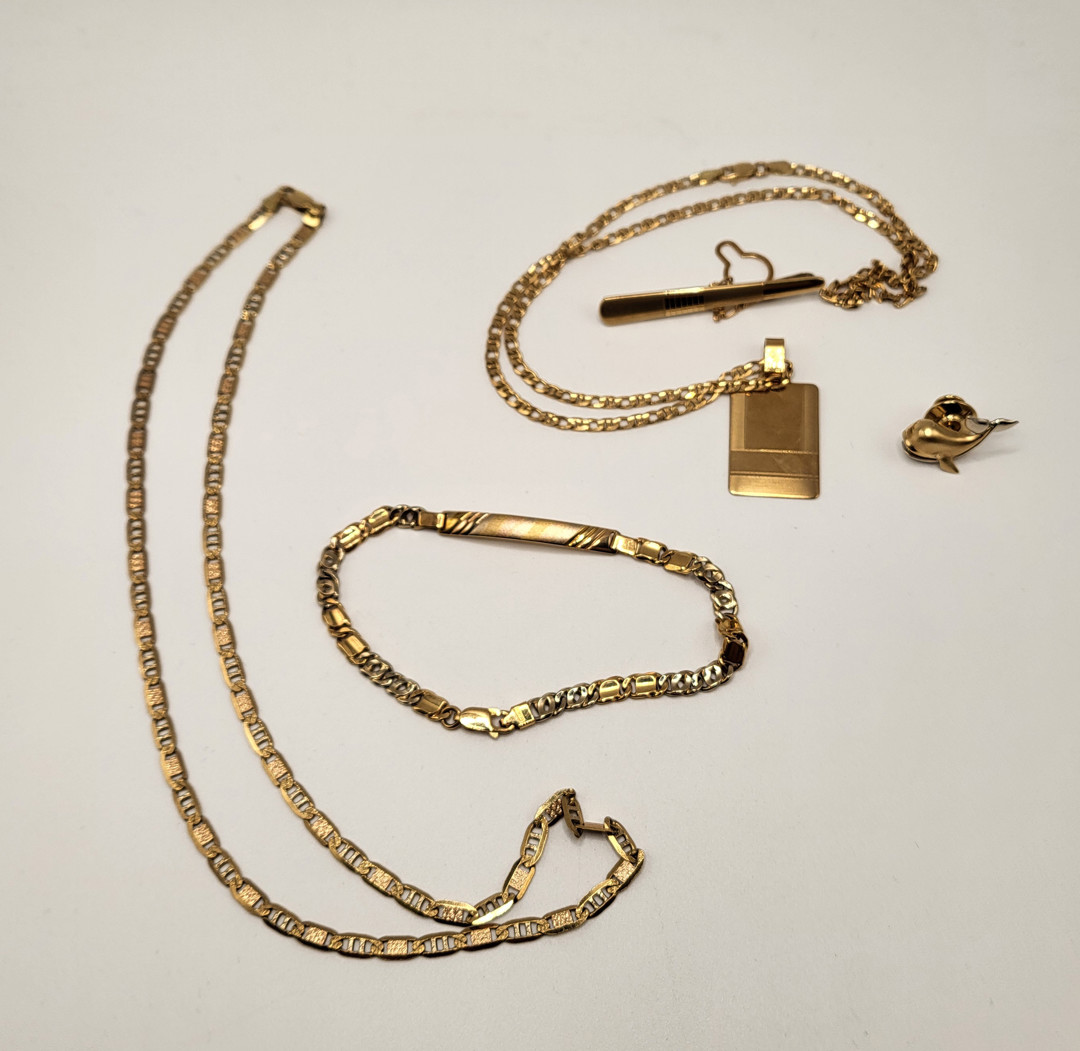 Vari oggetti in oro 