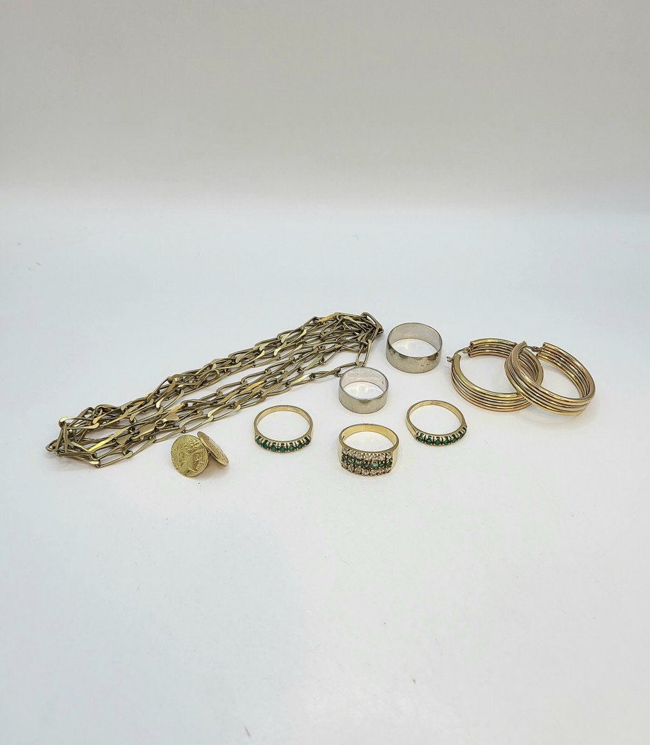 Vari oggetti oro pietre 