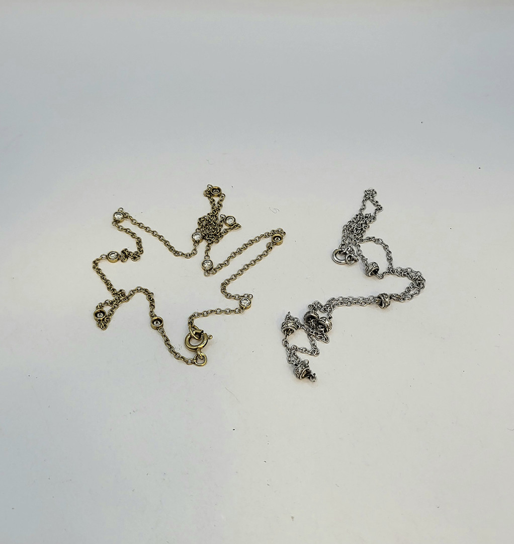 Due catenine oro pietre diamantini