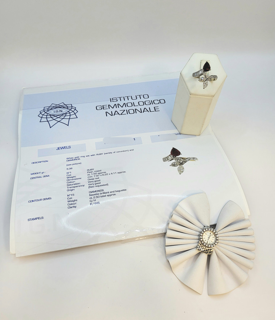 Orologio e anello oro diamanti pietra