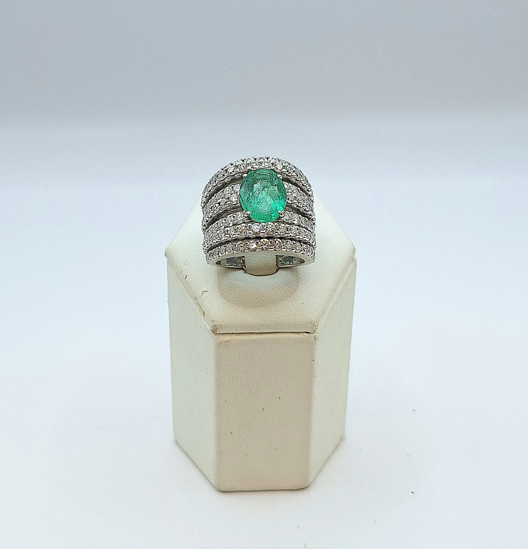 Anello oro pietra diamanti 