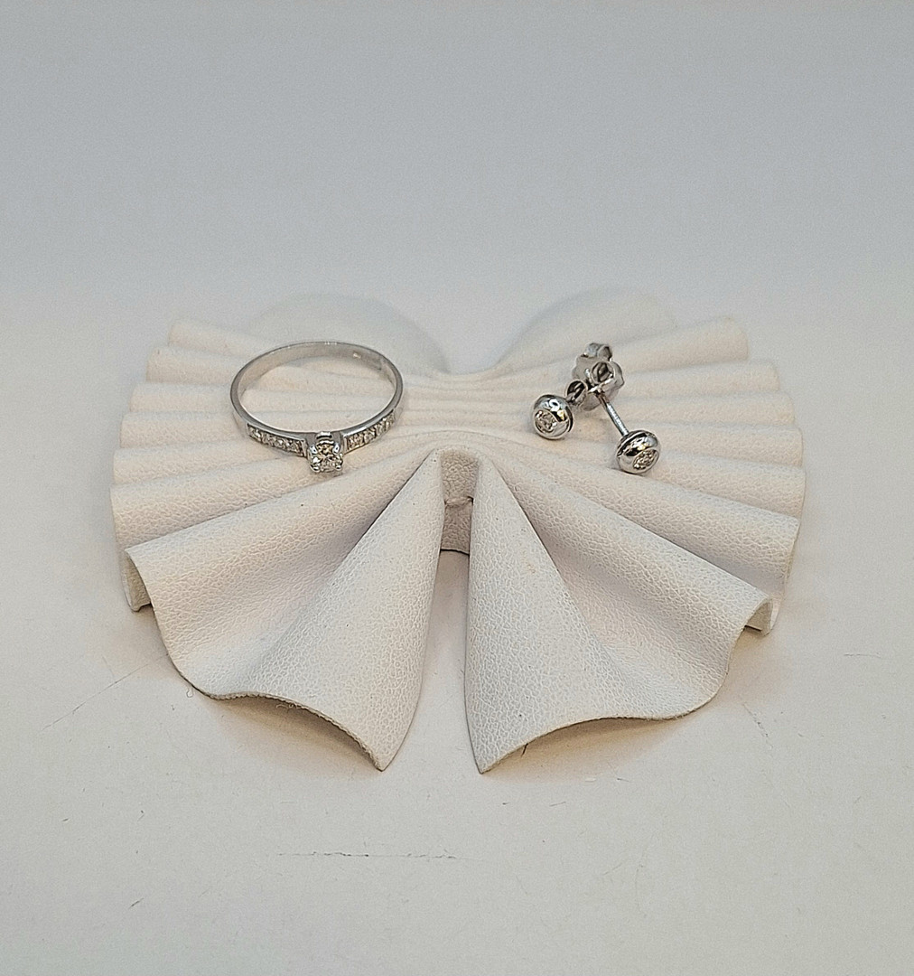 Anello e paio orecchini oro diamantini