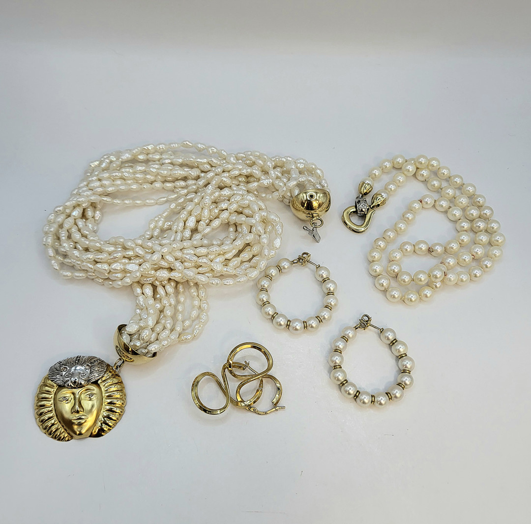 Vari oggetti in oro perle 