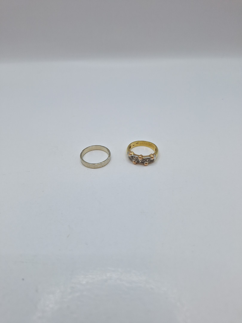Due anelli oro pietre 
