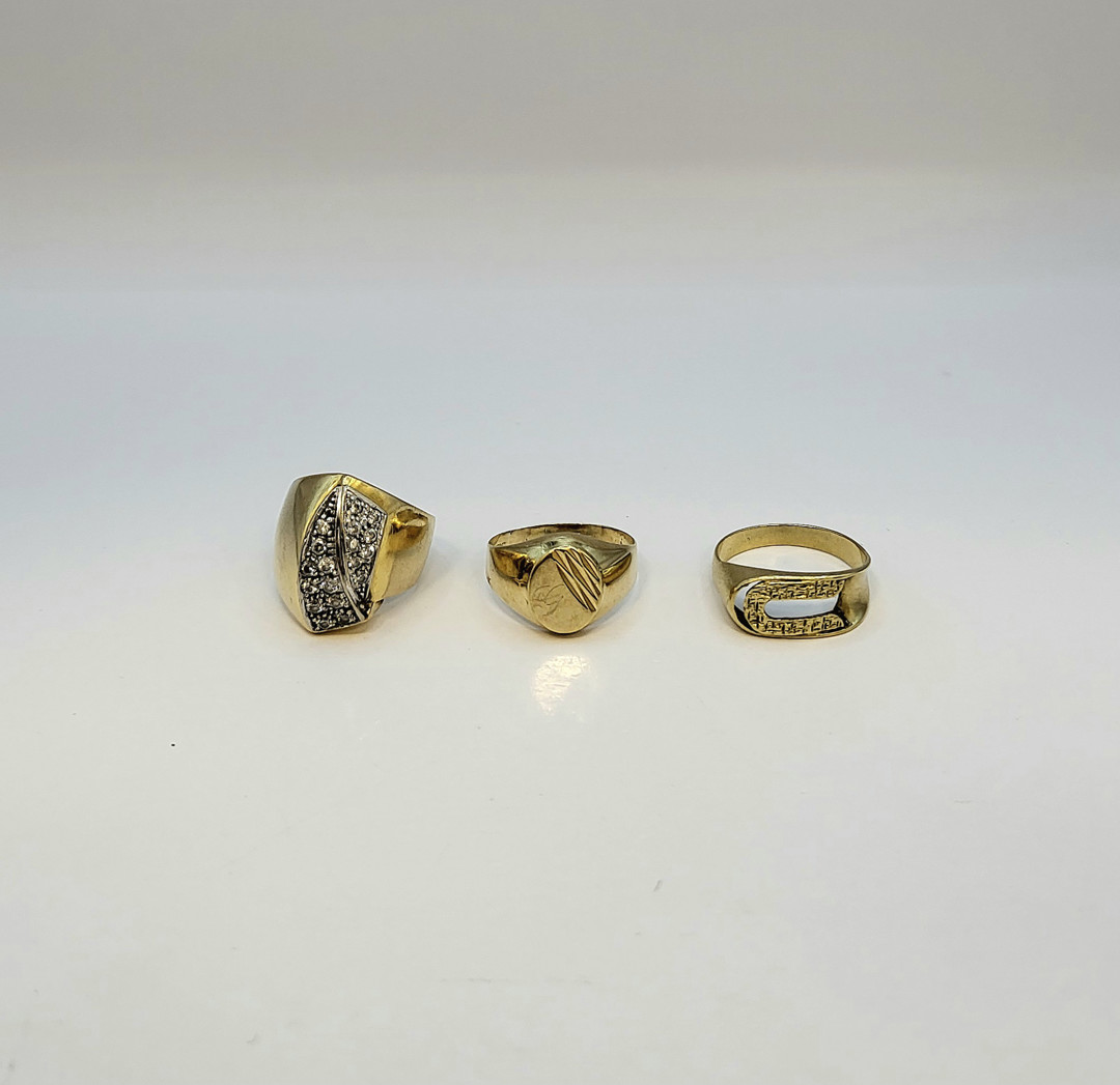 Tre anelli oro pietre