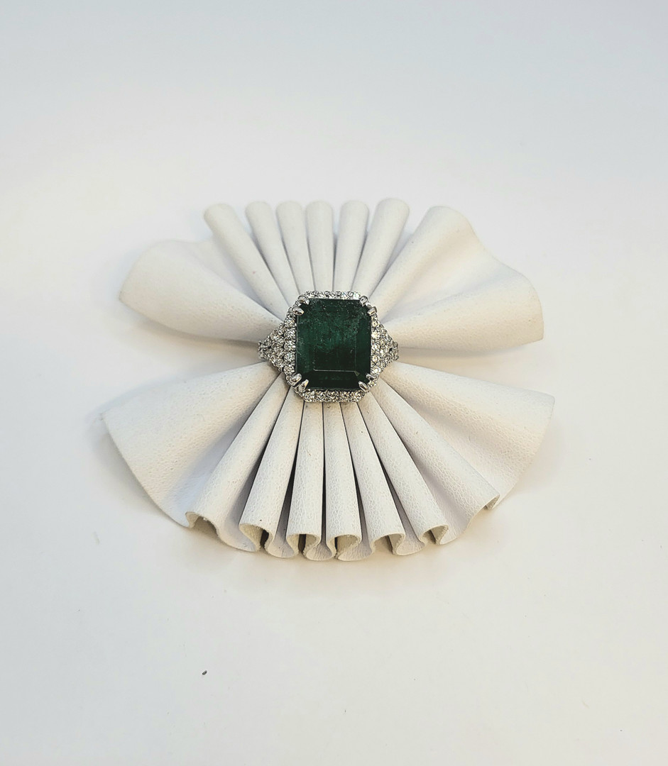 Anello oro pietra diamantini