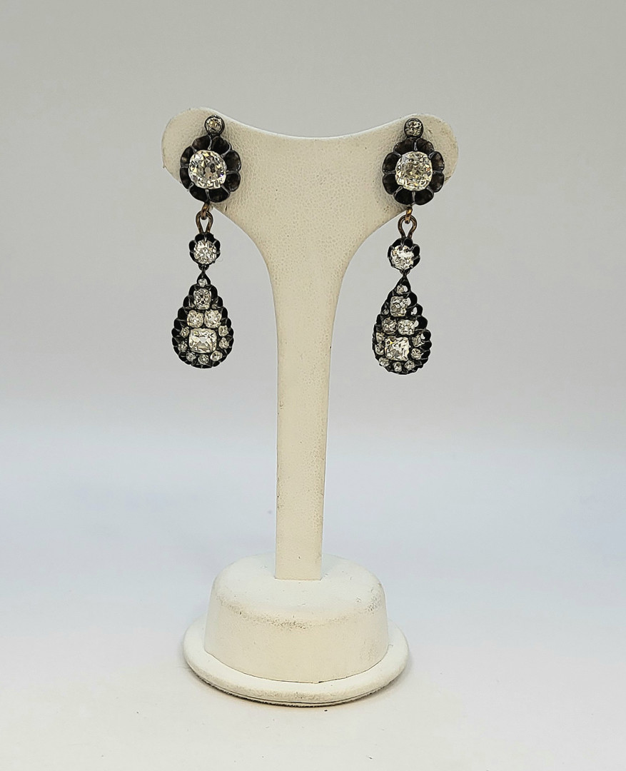 Paio orecchini oro argento diamanti