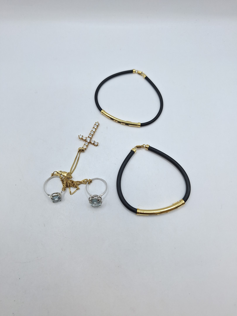 Vari oggetti oro pietre